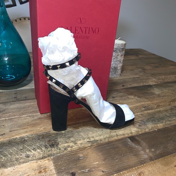 Valentino Garavani Rockstud Ankle Strap Sandals - Picture 2 of 8